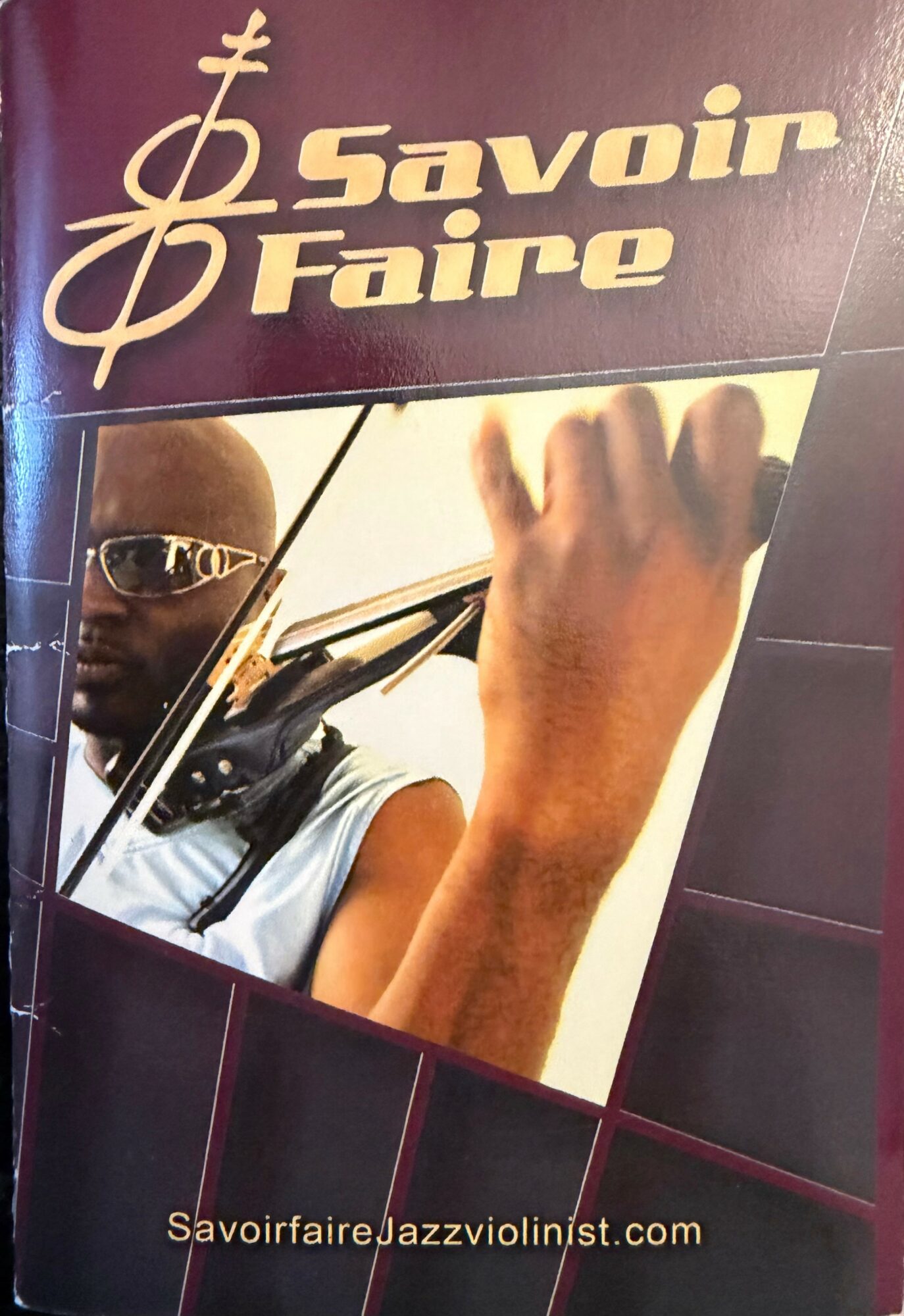 Book cover with a person playing violin, wearing glasses, and the title 'Savoir Faire'.