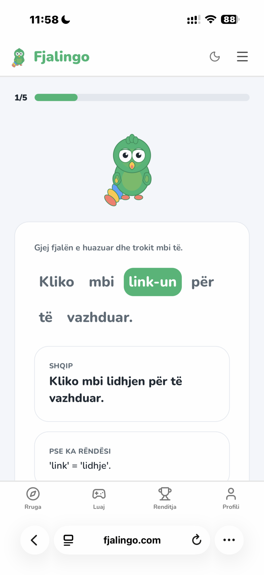 Screen showing a green owl mascot, progress bar, and text in a foreign language, with icons at the bottom.
